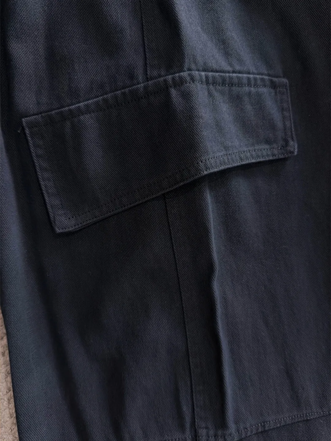 Next day shipment P195 Balenciaga High Quality 2026 Autumn and Winter New Arrival elastic band casual pants, counter-customized fabrics, Breathable, high comfort, impeccable details, brand element design concept, reflecting high quality. It feels delicate and soft! It presents a casual cut and the upper body shape is great! Sizes:S-3XL
